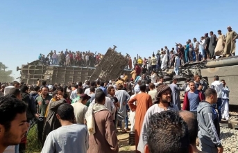 Mısır'da iki tren çarpıştı