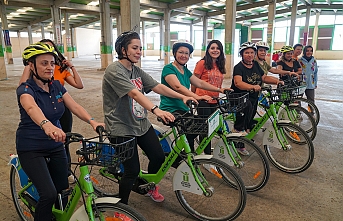 120 kadın bisiklet kullanmayı öğrendi