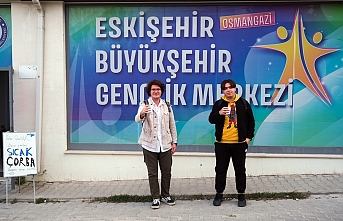 Büyükşehir Osmangazi Gençlik Merkezi'nden öğrencilere sıcacık çorba ikramı