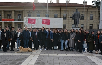 Anadolu Üniversitesi öğrencileri Eskişehir Valiliği'ni ziyaret etti