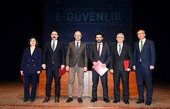 Anadolu Üniversitesi'nde E-Güvenlik Paneli düzenlendi