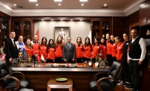 Şampiyon gençler Başkan Ataç'ı ziyaret etti