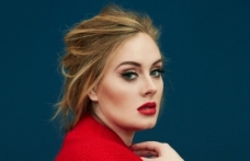 Adele gözyaşları içinde özür diledi