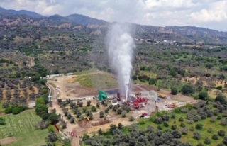Jeotermal santrali sondaj çalışmasında patlama