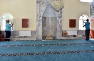İnönü camilerinde bayram temizliği