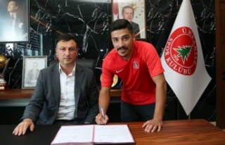2 sezon Eskişehirspor altyapısında forma giymiş
