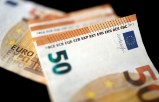 Dolar ve Euro tarihi zirveyi yeniledi