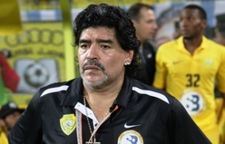 Diego Maradona hayatını kaybetti