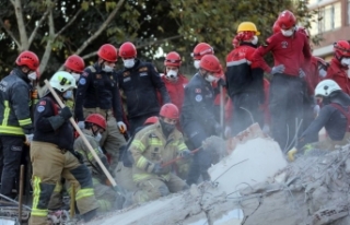 İzmir'de can kaybı 69'a yükseldi