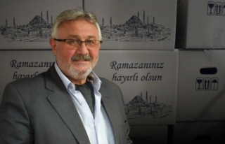 Avrupalı Türkler ramazan kolisi dağıtıyor