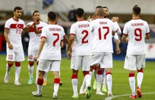 Milliler Moldova'yı 2 golle geçti