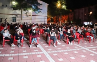 Beylikova'da açık hava sinema gecesi