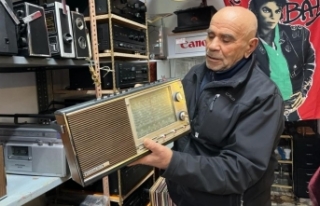 70 yıllık radyolar bu antikacıda hayat buluyor
