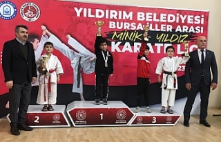 Minik karateciler Bursa'dan eli boş dönmedi