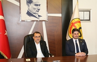 Bakan Dönmez Eskişehirspor'u ziyaret etti