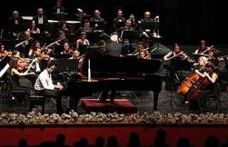 Senfoni Orkestrası'ndan etkileyici konser