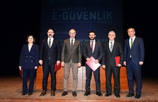 Anadolu Üniversitesi'nde E-Güvenlik Paneli...