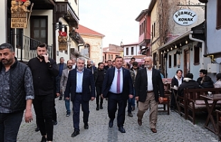 Özkan Alp Odunpazarı sokaklarında vatandaşlarla...