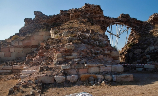 Karacahisar kalesi turizme açılmalı