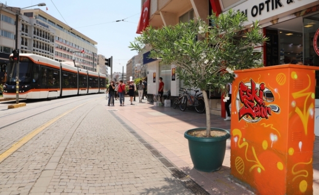 Eskişehir'de caddeler renkleniyor