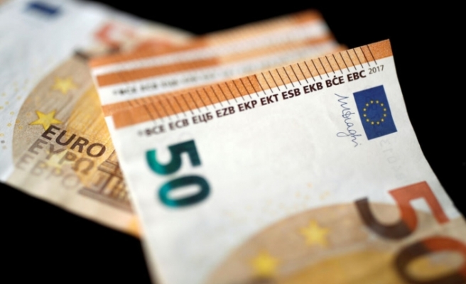 Dolar ve Euro tarihi zirveyi yeniledi