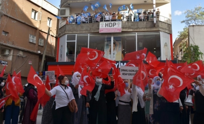 HDP binası önünde eylem yaptılar