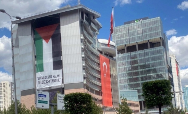 CHP Genel Merkezi'ne Filistin bayrağı asıldı