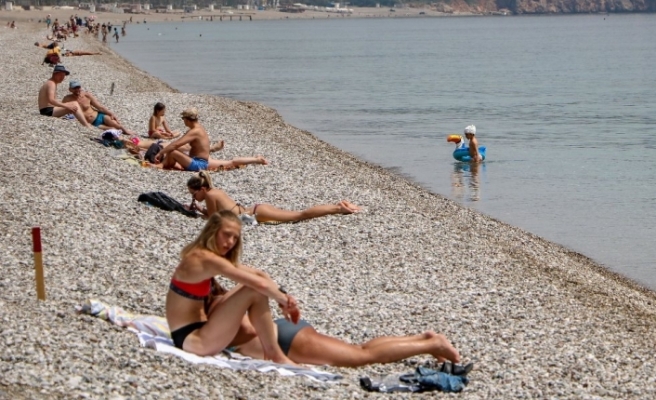 Plajlar ve sahiller turistlere kaldı