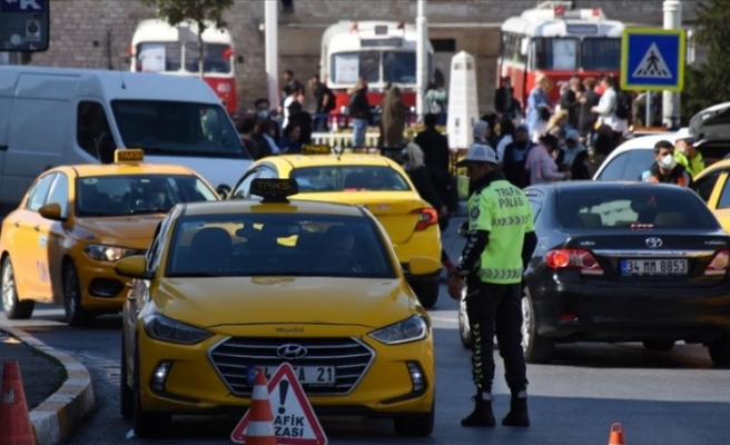 İstanbul'da taksiciler denetlendi