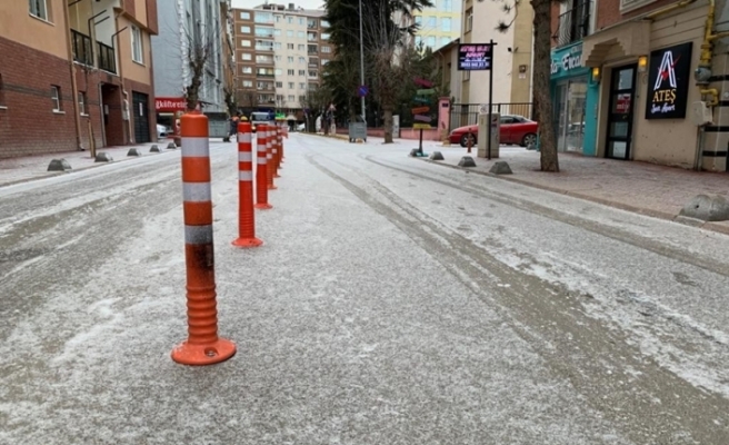Sokaklar adeta buz pistine döndü