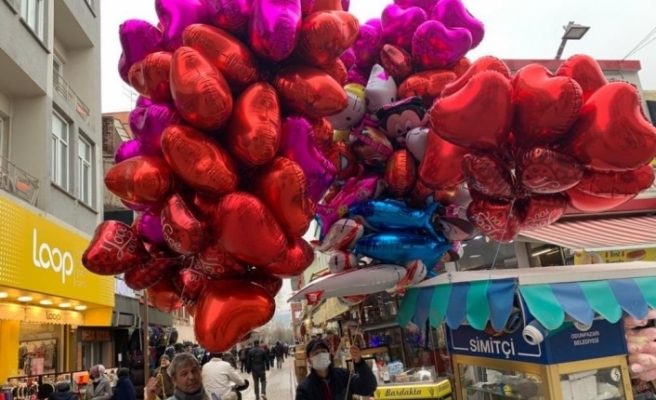 Sevgililer Günü balonculara yaradı