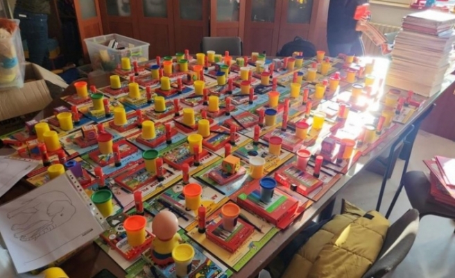 Anadolu Üniversitesinden depremzede çocuklara oyuncak yardımı
