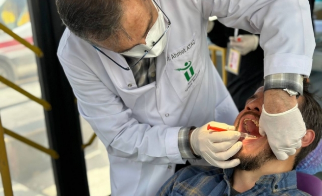 Mobil Diş Kliniği depremzedelere hizmetini sürdürüyor