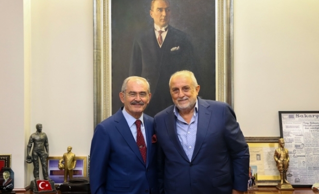 Avni Ongurlar'dan Başkan Büyükerşen'e ziyaret