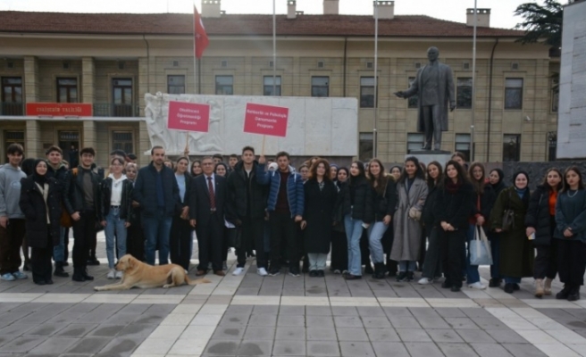 Anadolu Üniversitesi öğrencileri Eskişehir Valiliği'ni ziyaret etti