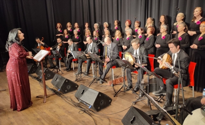 Kadınlar Korosu'ndan Aşkla Gülen Nağmeler konseri