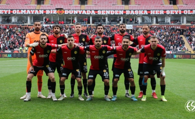 Eskişehirspor 6-0'lık üstünlükle ligde zirveyi koruyor